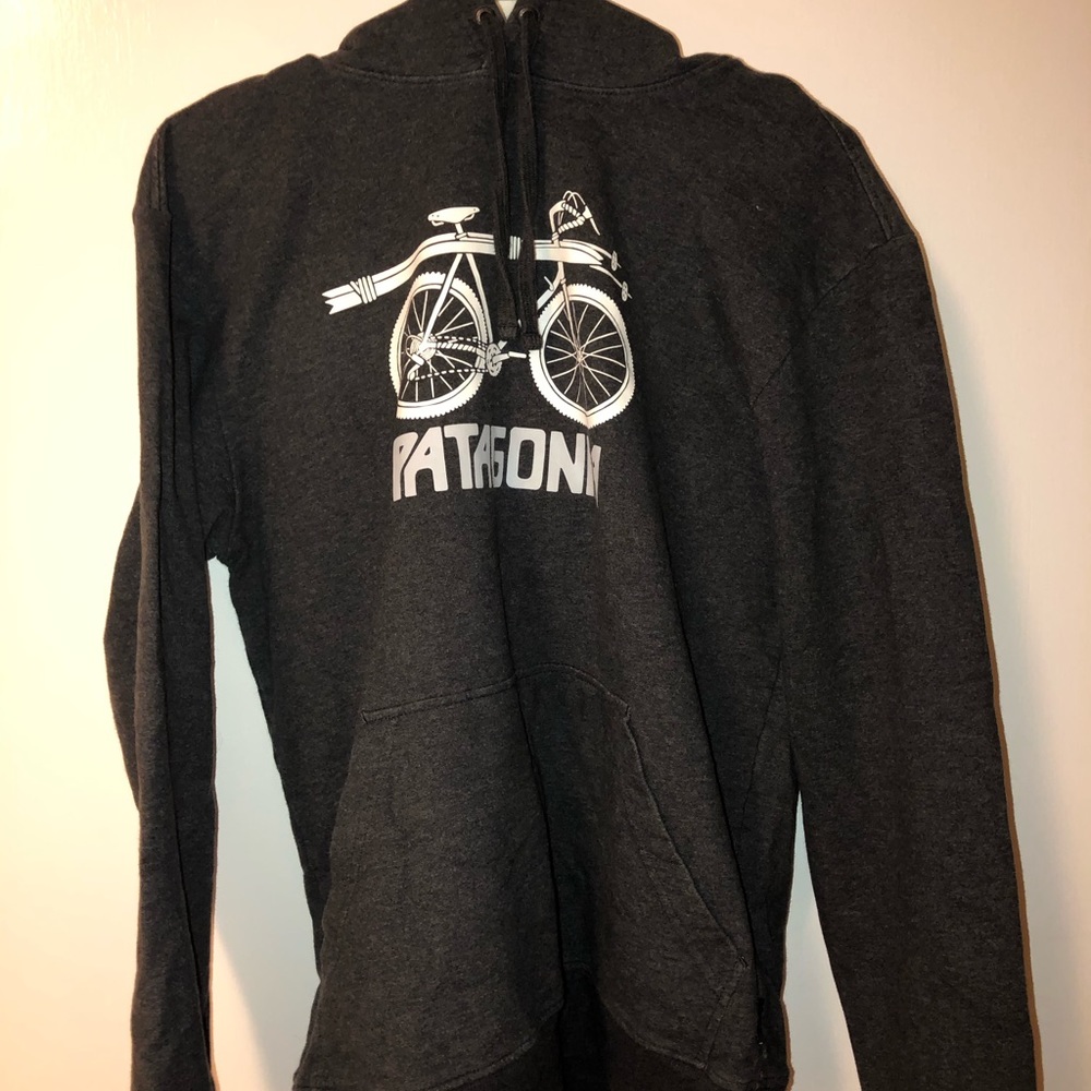 SOLD: Men’s Patagonia hoodie size small❤️